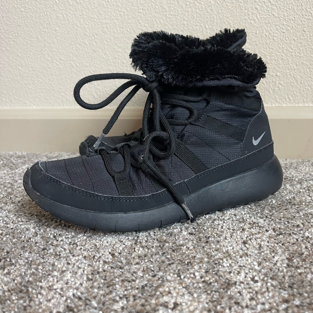Nike Roshe one Black Winter Boots with Fur Collar